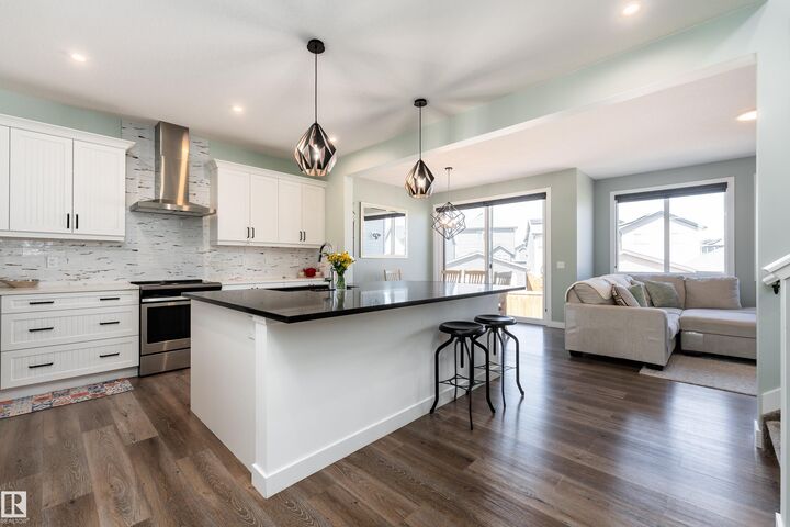 Property Photo:  1450 Darby Green SW  AB T6W 4N5 