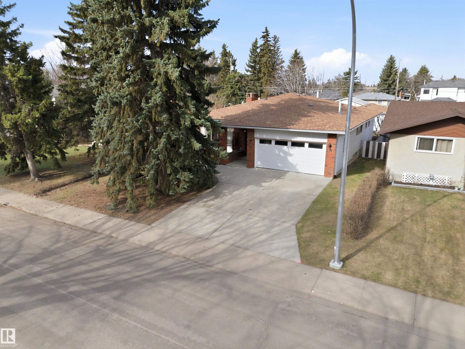 Property Photo:  13222 116 Street NW  AB T5E 5H7 
