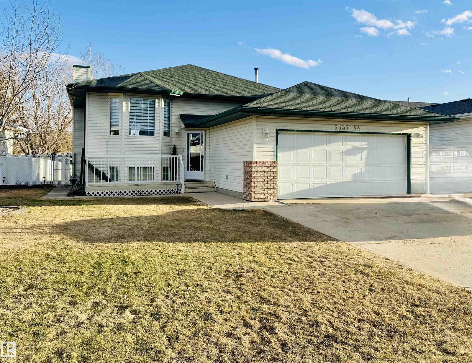 Property Photo:  5537 54 Avenue  AB T0A 3A1 