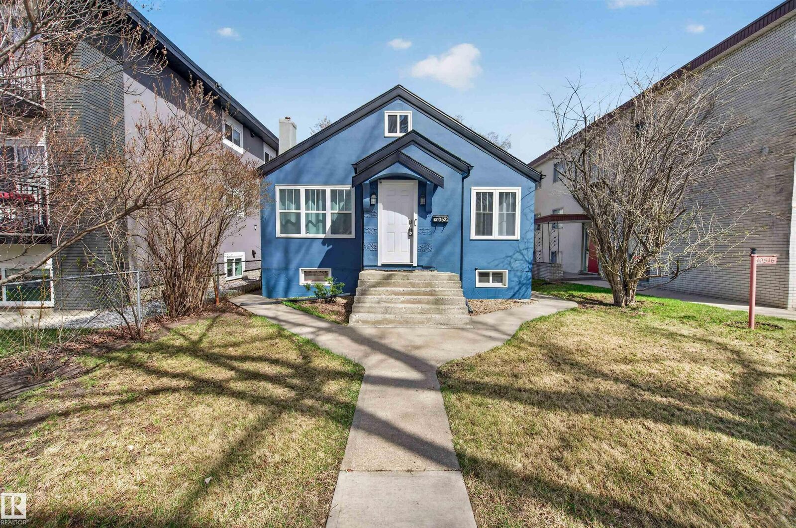 Property Photo:  10522 79 Avenue NW  AB T6E 1R8 