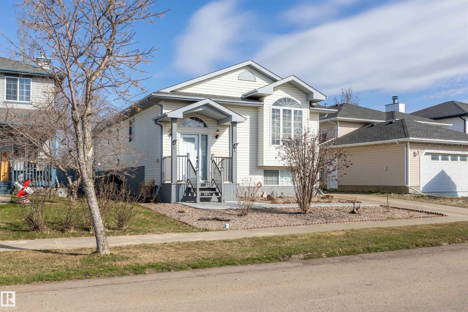 Property Photo:  8704 99 Avenue  AB T8R 1S8 