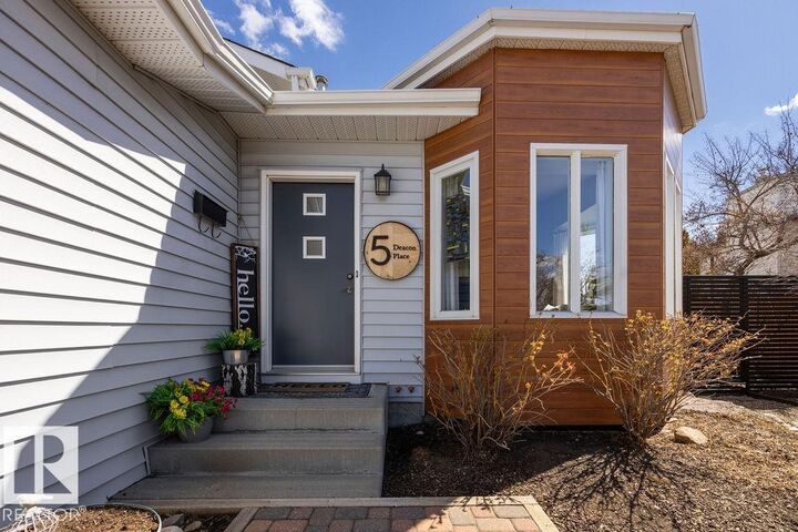 Property Photo:  5 Deacon Place  AB T8H 1M9 