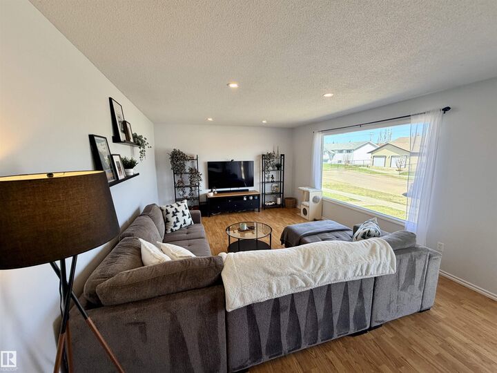 Property Photo:  4921 46 Avenue  AB T0A 3A3 