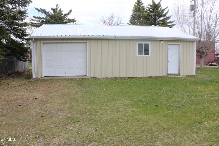 Property Photo:  504 Kundert Street  ND 58575 
