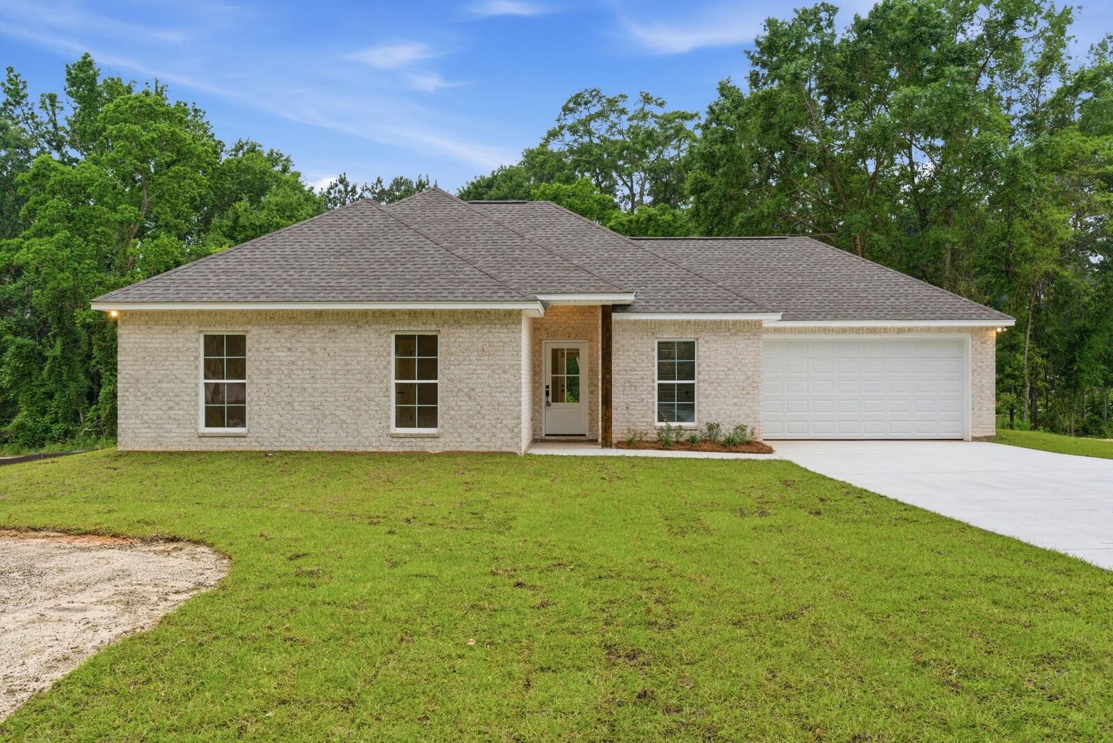 Property Photo: 319 Lexington Cir. MS 39402