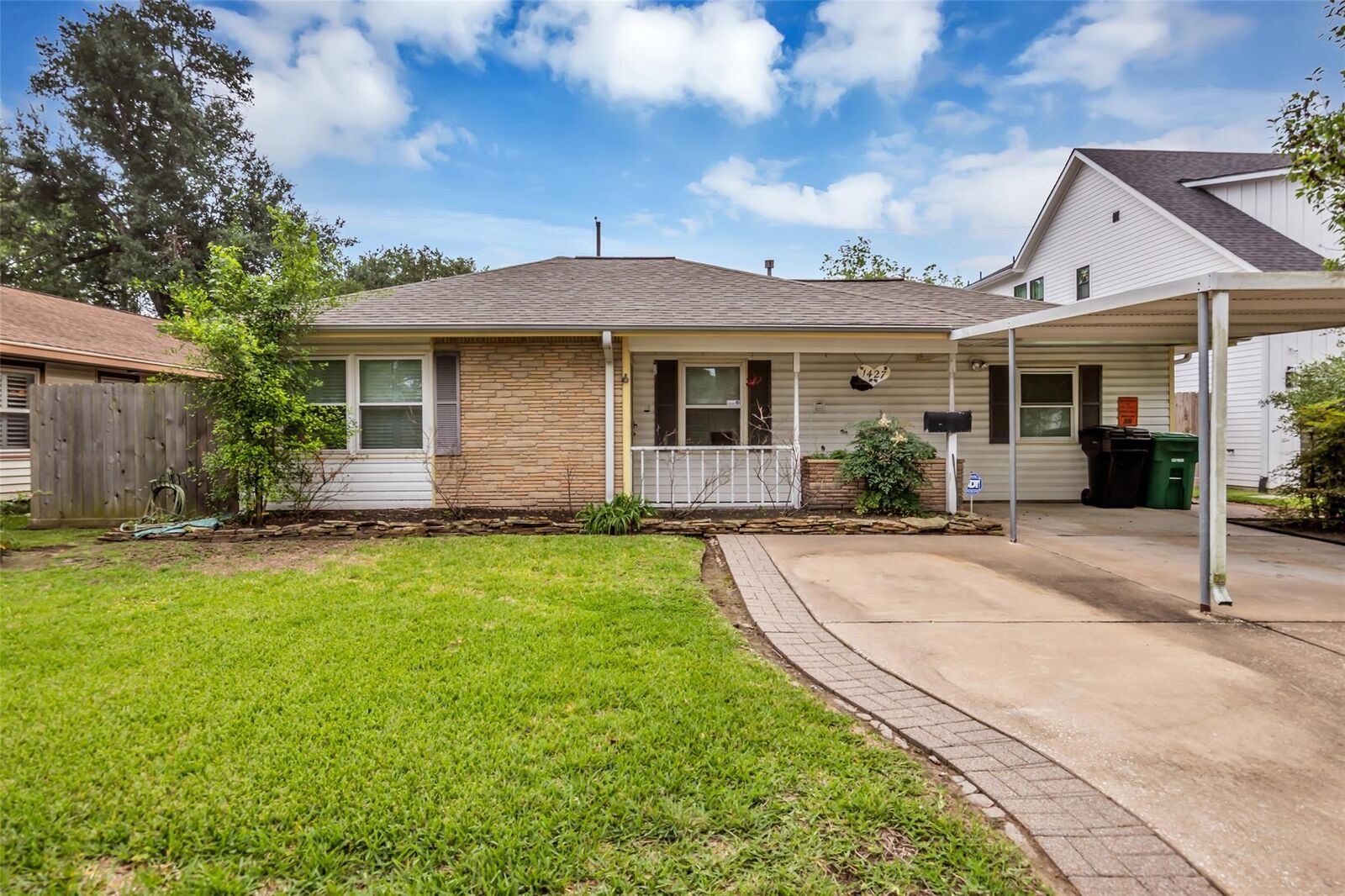 Property Photo:  1427 Cheshire Lane  TX 77018 
