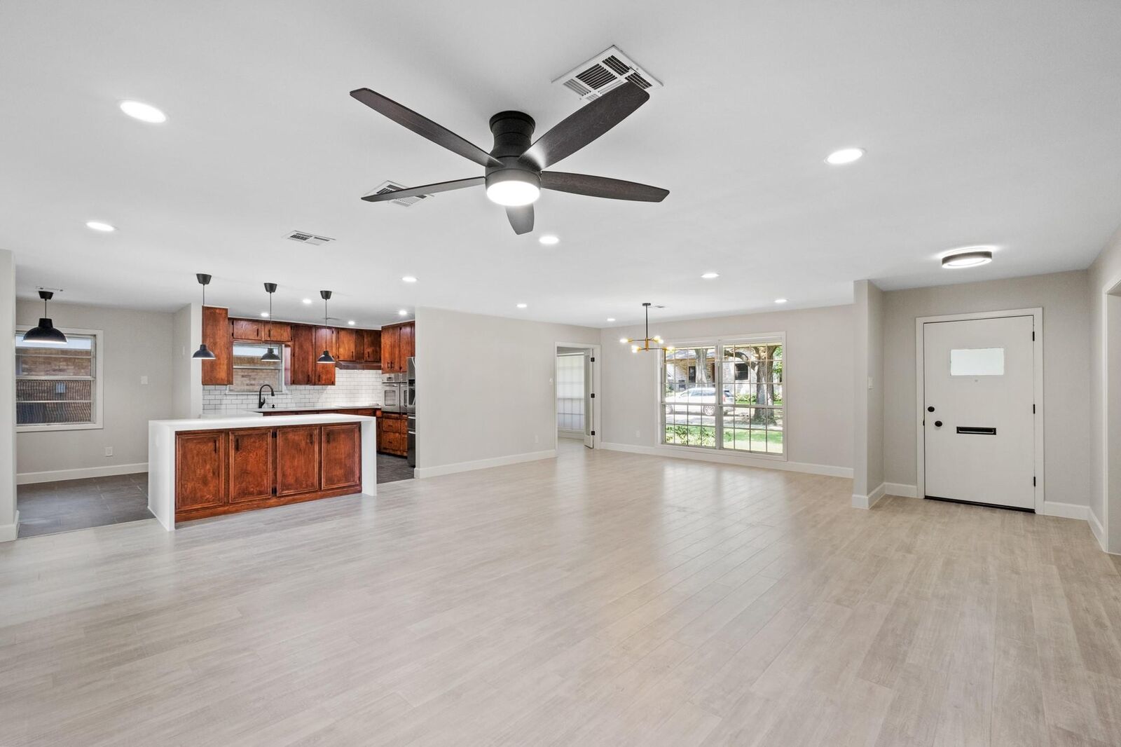 Property Photo: 5911 Rutherglenn Drive TX 77096