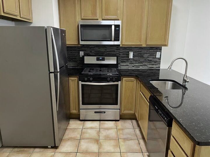Property Photo:  524 Bloomfield St 2  NJ 07030 