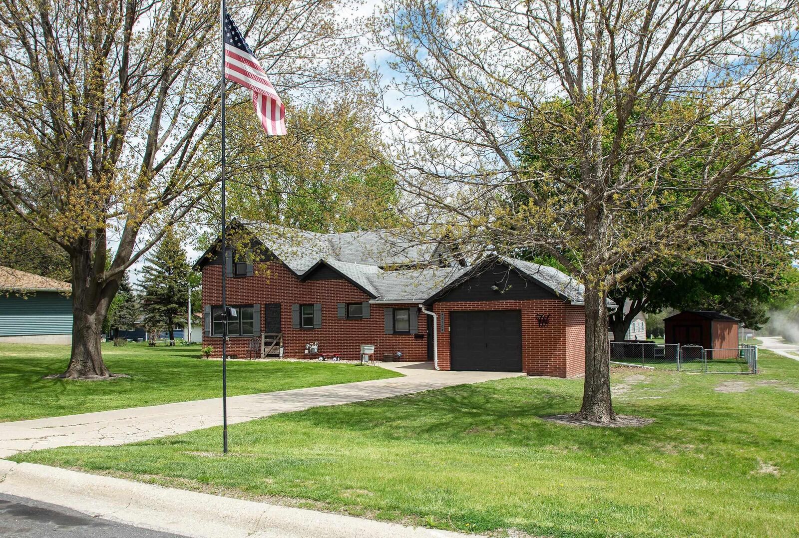 Property Photo:  310 N Maple Street  IA 50674 