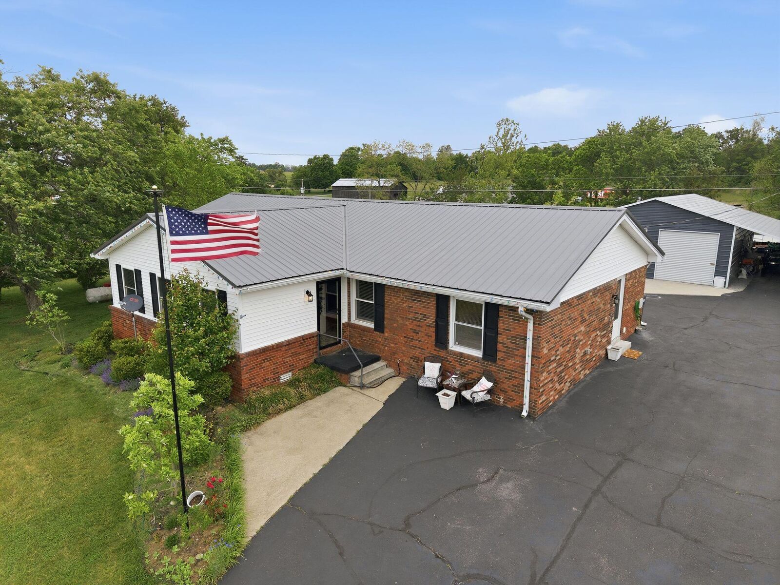 Property Photo: 915 Richmond Road Loop 1 KY 40444
