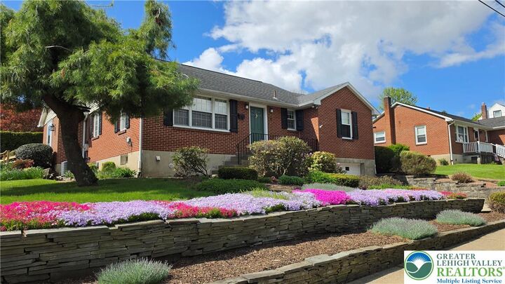 Property Photo:  142 E North Street  PA 18064 