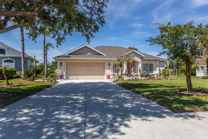 Property Photo: 6 S Lakewalk Drive FL 32137