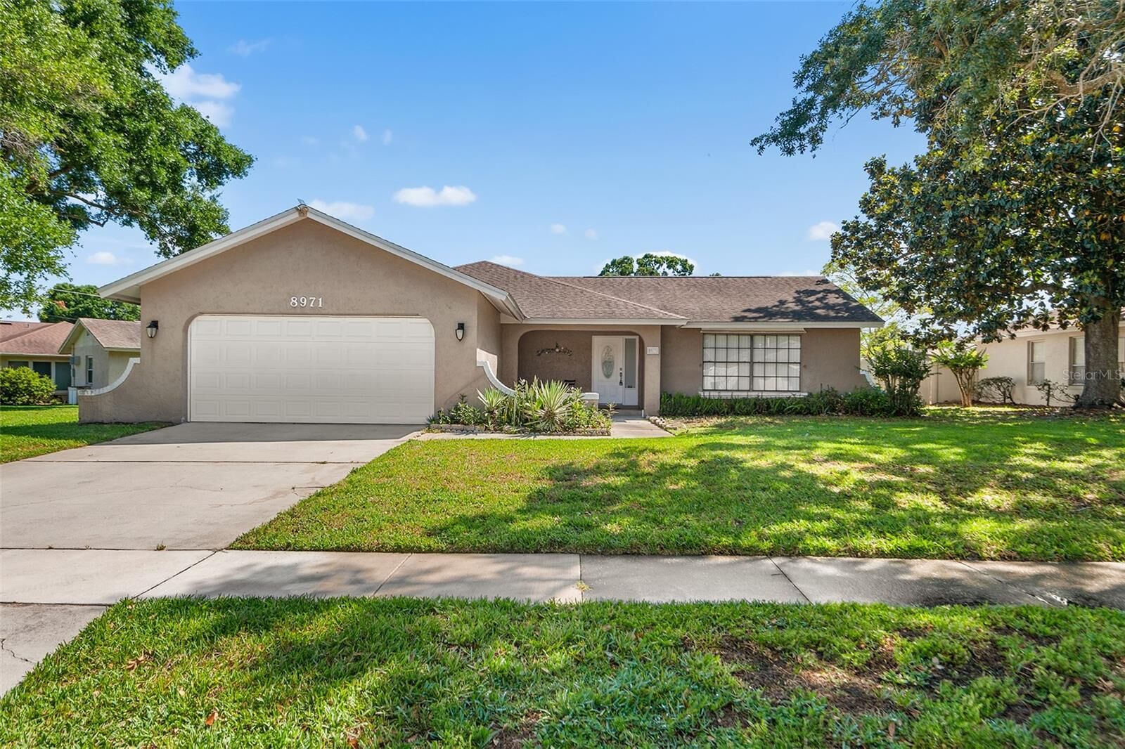 Property Photo:  8971 Angelica Drive  FL 32836 
