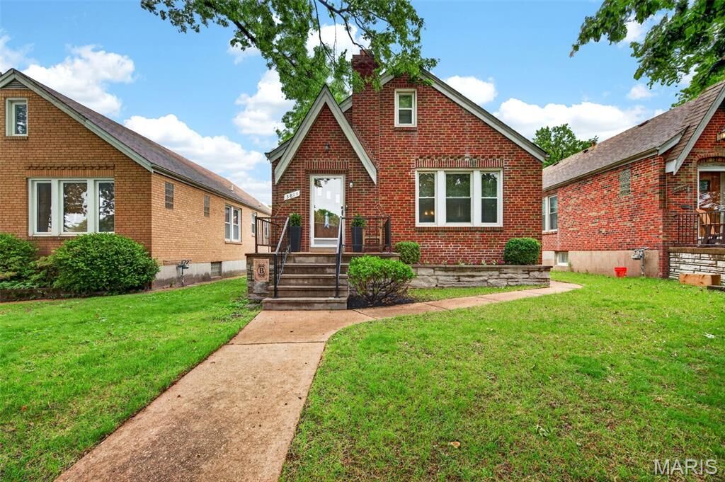 Property Photo:  5811 Oleatha Avenue  MO 63139 