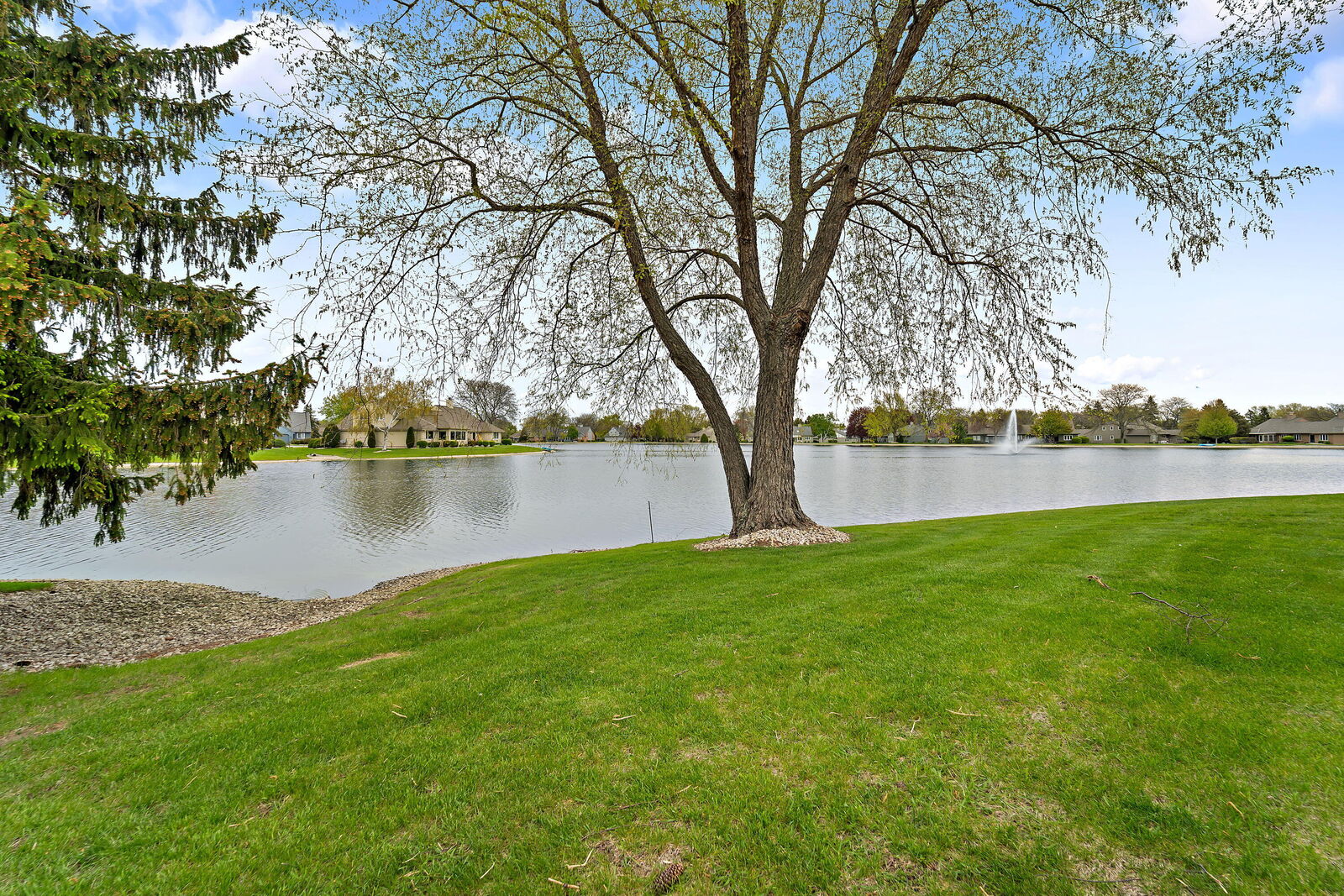 Property Photo:  2314 W Dickinson Ct  WI 53092 