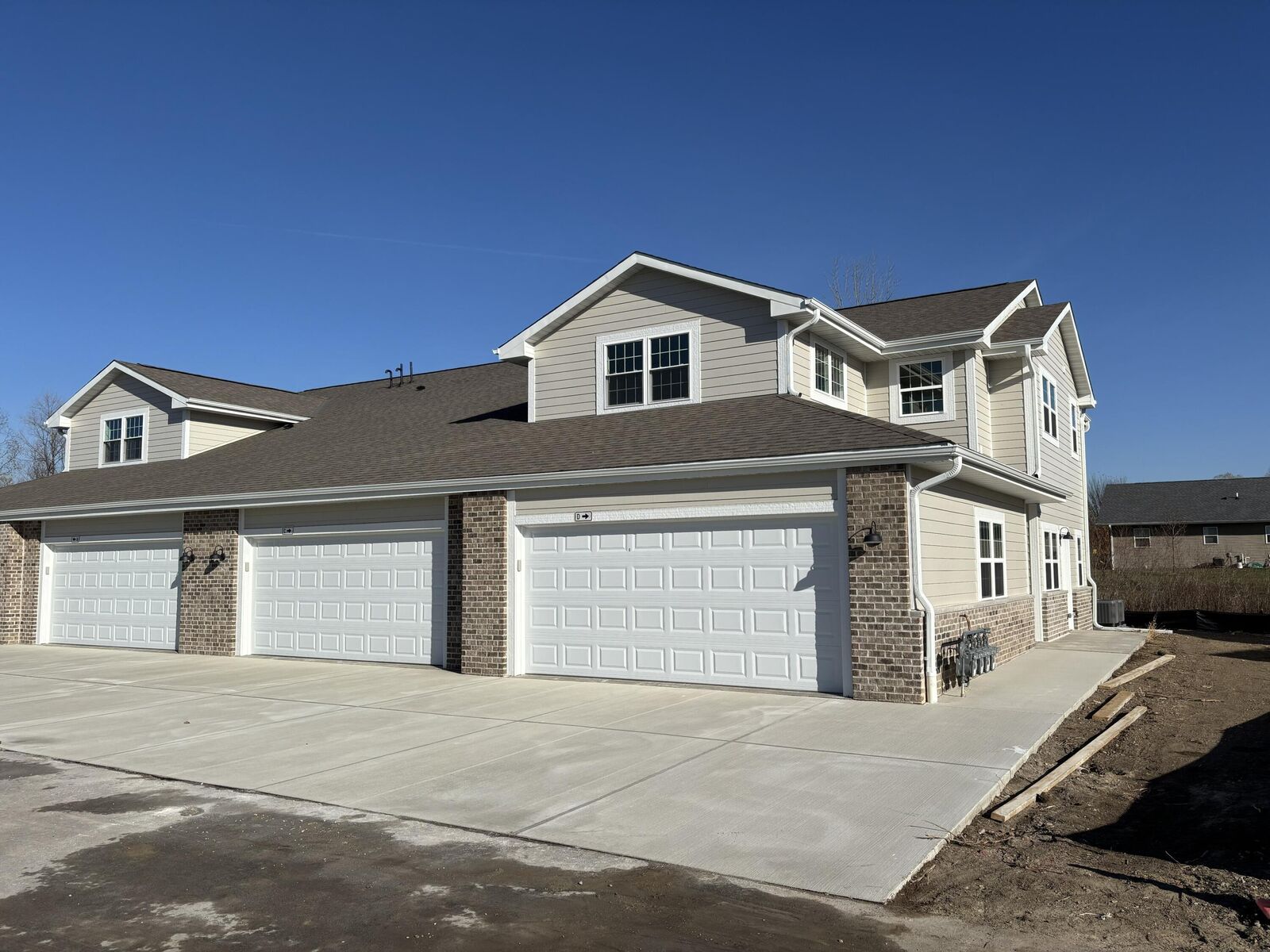 Property Photo:  465 Hillary Cir B  WI 53038 