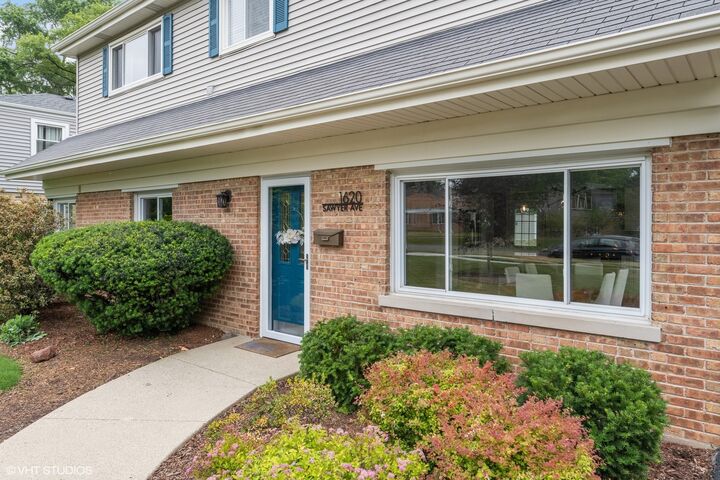 Property Photo:  1620 Sawyer Avenue  IL 60137 