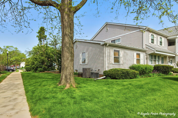 Property Photo:  2323 Oxhill Court  IL 60194 