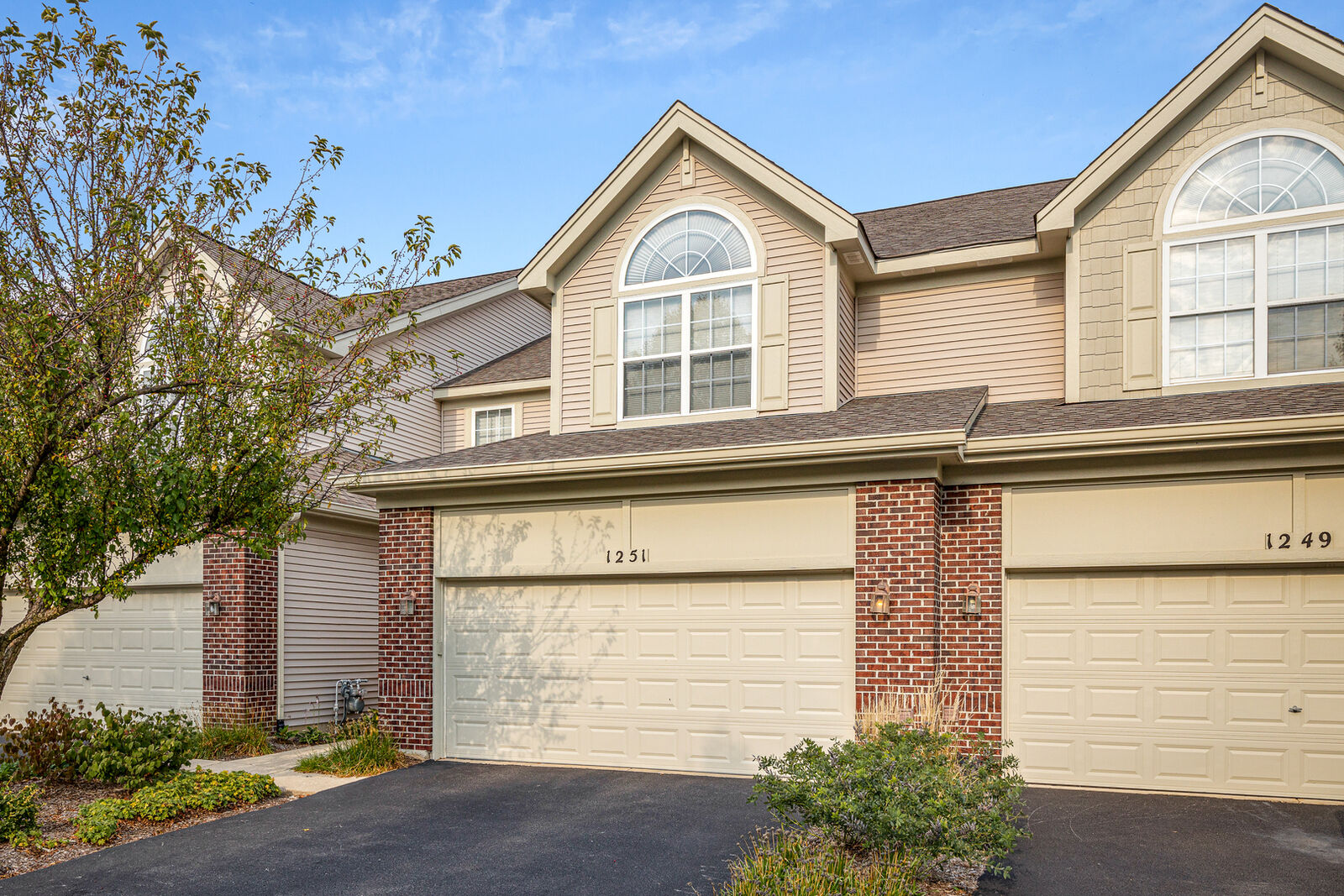 Property Photo: 1251 Townes Circle IL 60502