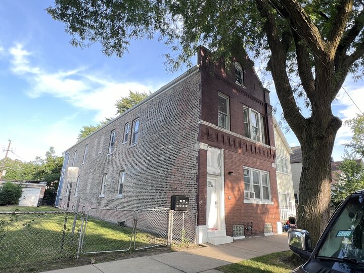 Property Photo:  4815 S Elizabeth Street 1F  IL 60609 