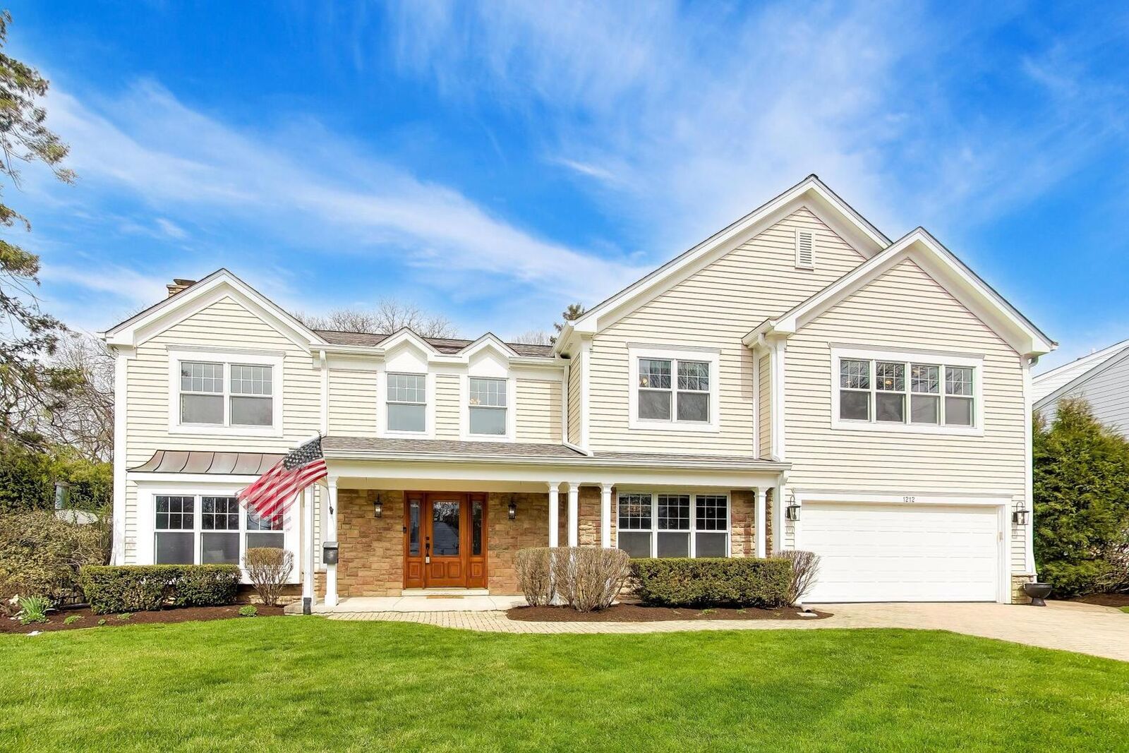 Property Photo:  1212 W Clarendon Road  IL 60004 