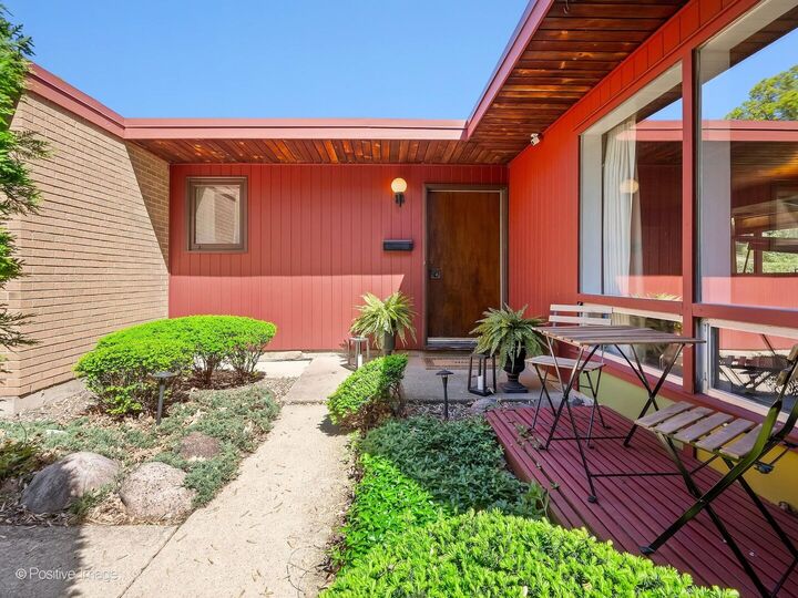 Property Photo:  24 E Harding Avenue  IL 60526 