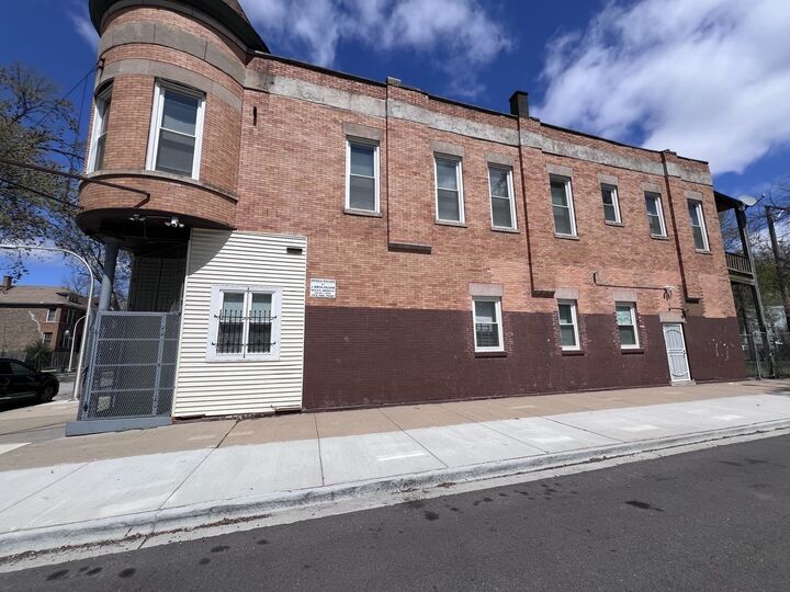 Property Photo:  