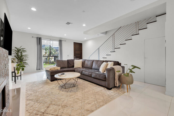 Property Photo: 4485 Hazeltine Avenue 3 CA 91423