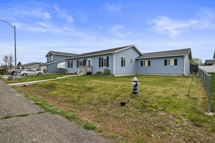 Property Photo:  909 E Clinton Street  MT 59635 