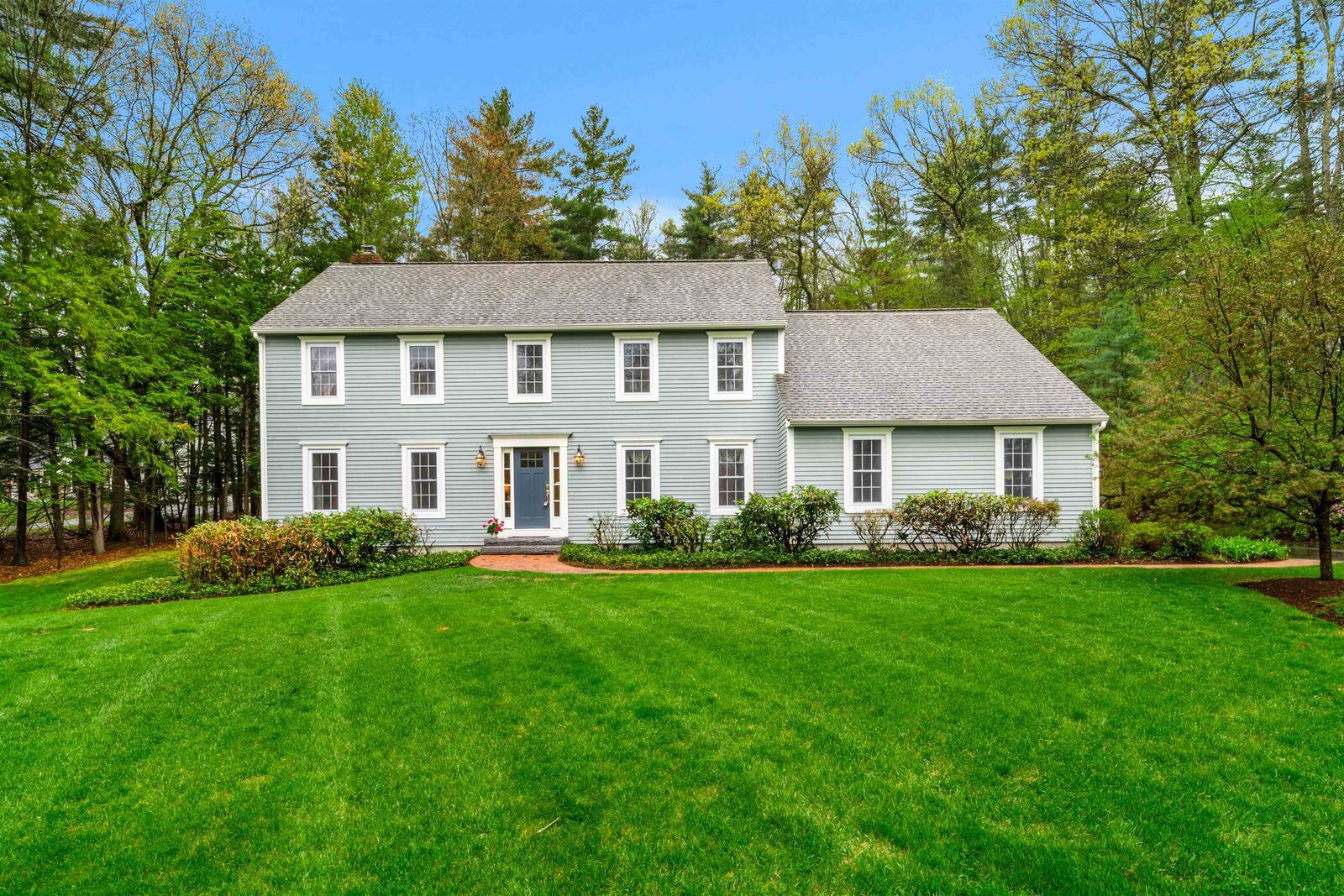 Property Photo:  46 Veronica Drive  NH 03110 