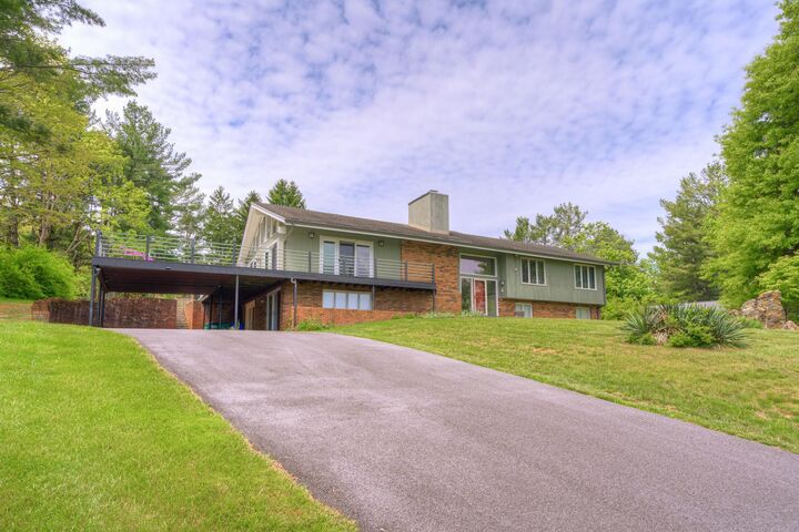 Property Photo:  202 Fincastle Drive  VA 24060 