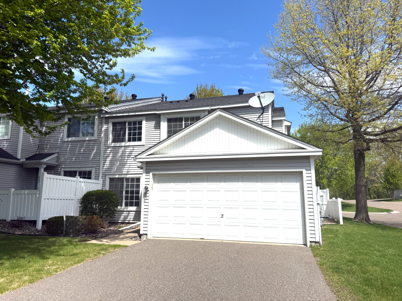 Property Photo:  443 Leeward Trail  MN 55129 