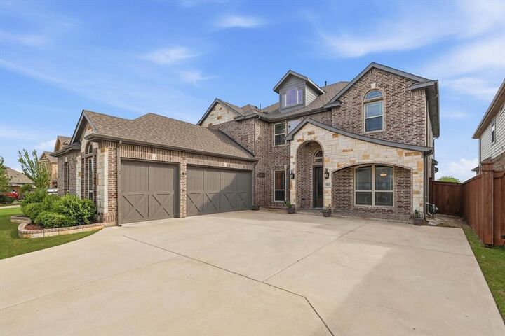 Property Photo:  3012 Chesterfield Lane  TX 76084 