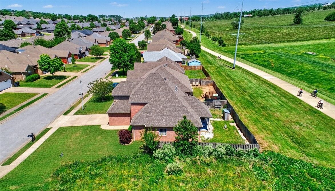 Property Photo: 6305 S 36th Street AR 72758