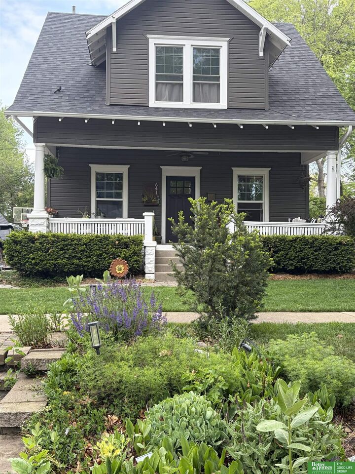 Property Photo:  641 E 9th Street  NE 68467 