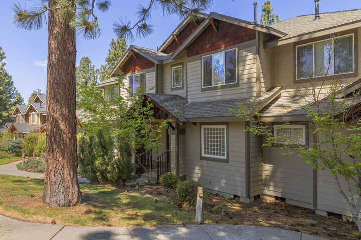 Property Photo:  5029 Falcon Drive  OR 97601 
