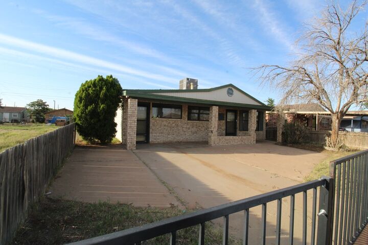Property Photo:  911 Snyder St  TX 79761 