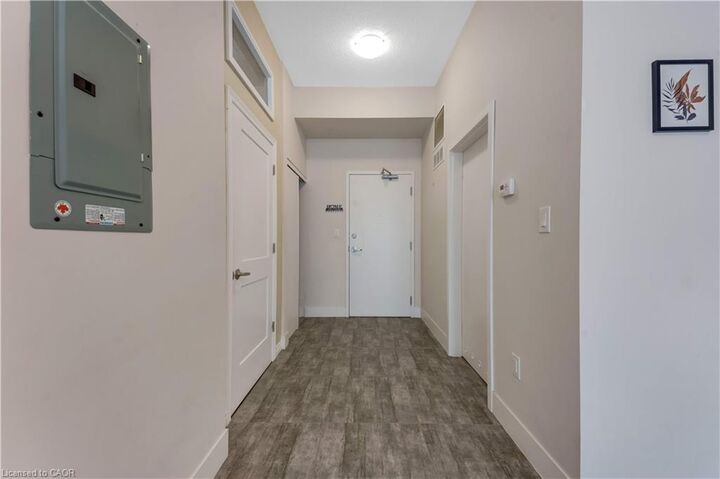 Property Photo:  253 Albert Street 202  ON N2L 0G3 