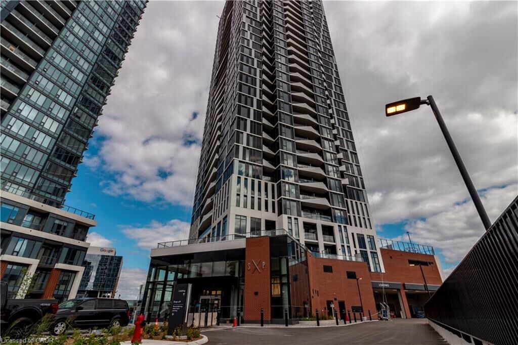 Property Photo:  25 Wellington South Street 1406  ON N2G 0G5 