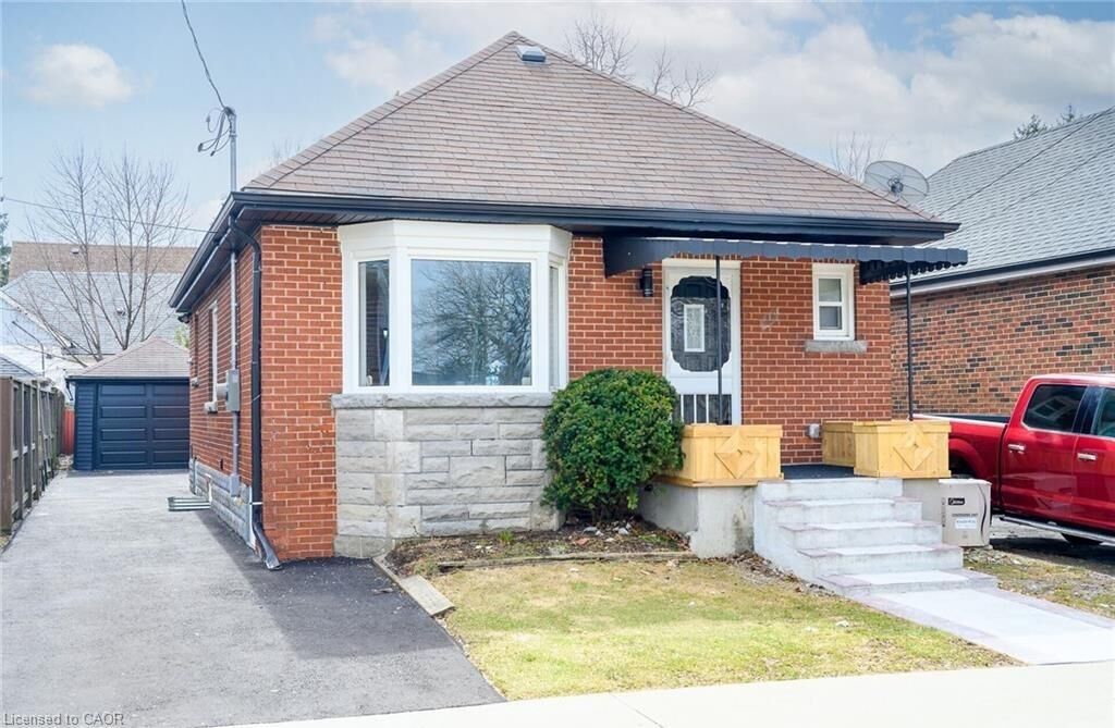 Property Photo:  150 Brucedale Avenue E Lower  ON L9A 1N6 