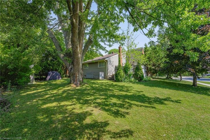 Property Photo:  31 Mulberry Lane  ON N2L 5L4 