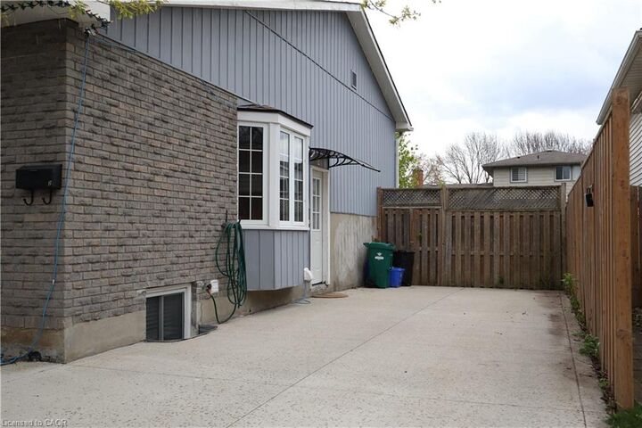 Property Photo:  31 Keewatin Avenue 2  ON N2B 3M1 