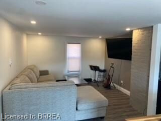 Property Photo:  122 Nelson Street Upper  ON N3T 2N4 