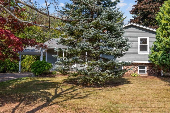Property Photo:  61 Glencove Dr  PE C1B 1Y2 