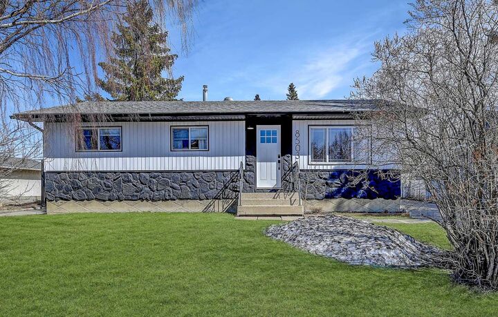 Property Photo:  8503 100 Street  AB T8V 2J8 