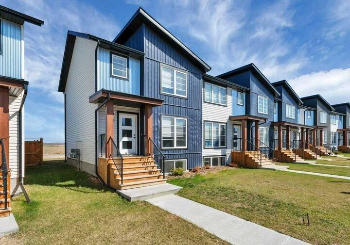 Property Photo:  58 Lake Street  AB T4E 3C9 