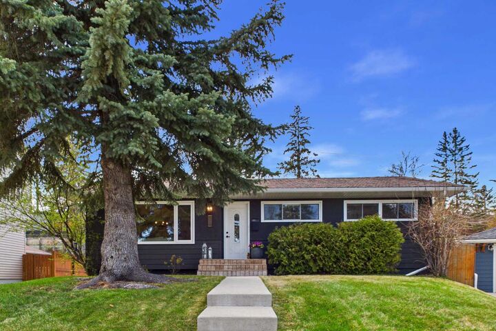 Property Photo:  24 Henefer Road SW  AB T2V 3B4 