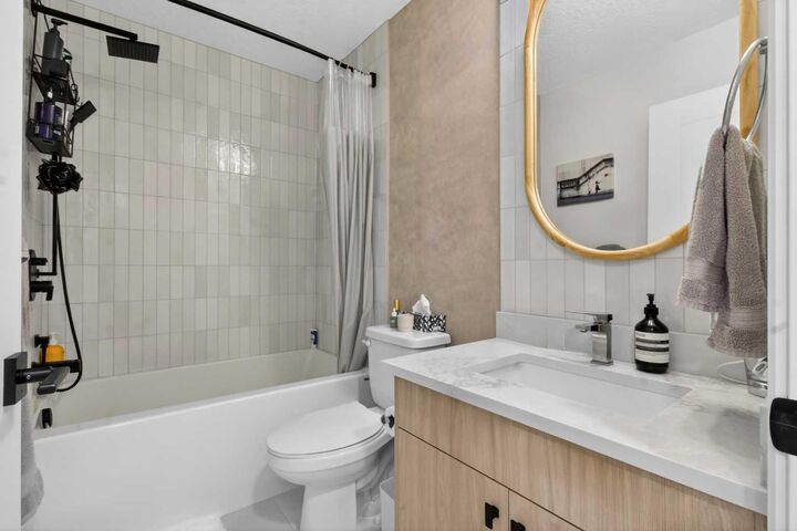 Property Photo:  370 Dieppe Drive SW 215  AB T3E 7L4 