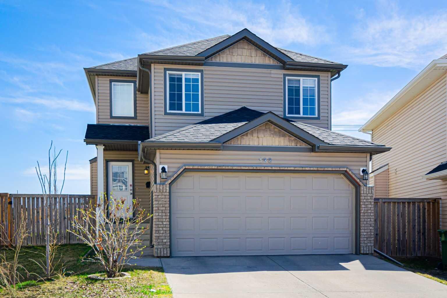 Property Photo:  133 Saddlefield Place NE  AB T3J 4Z3 