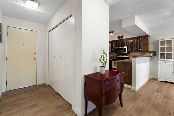 Property Photo:  722 4A Street NE 3  AB T2E 3W2 